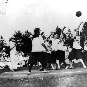 1913 women basketball players vassar 